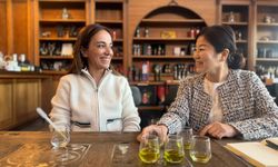 Japon şef Türk zeytinyağlarını harmanlayarak Uzak Doğu'ya tanıtıyor