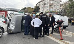 Kadıköy'de 3 aracın karıştığı zincirleme kaza trafik yoğunluğuna neden oldu