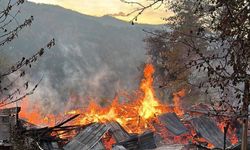 Karabük'te ahşap evde çıkan yangında 5 kişi dumandan etkilendi