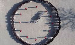 Kars'ta ilkokul öğrencilerinden saat '09.05' koreografisi