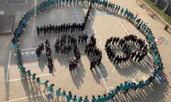 Kilis'te ilkokul öğrencileri koreografiyle Büyük Önder Atatürk'ü andı