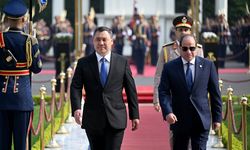 Kırgızistan Cumhurbaşkanı Caparov, Mısır'ı ziyaret eden ilk Kırgız cumhurbaşkanı oldu