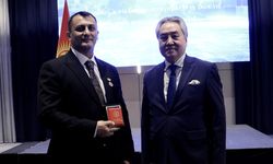 Kırgızistan Dışişleri Bakanlığından AA Kırgızistan muhabiri Nazir Aliyev'e madalya