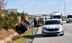 Kırıkkale'de otomobil ile hafif ticari aracın çarpıştığı kazada 8 kişi yaralandı