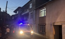 Kocaeli'de kolonlarında çatlak oluşan 3 katlı bina boşaltıldı