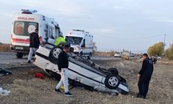 Konya'da şarampole devrilen otomobildeki 5 kişi yaralandı