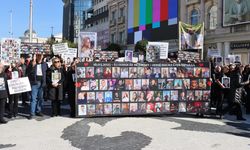 Kuzey Makedonya'da gece kulübü yangınında ölen 63 kişi Üsküp'te anıldı