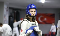 Liseli genç tekvandocu aynı yıl içinde hem dünya hem Avrupa şampiyonu oldu