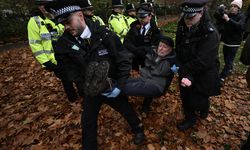 Londra'da yasaklı Palestine Action grubuna destek eyleminde çok sayıda kişi gözaltına alındı