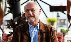 Lübnanlı sanatçı Nassar, şarapnel ve savaş kalıntılarını 'barış mesajı taşıyan' eserlere dönüştürüyor: