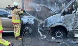 Manisa'da öğrenci servisinde çıkan yangın nedeniyle 2 araç hasar gördü