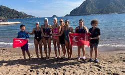 Marmaris'te Büyük Önder Atatürk'ü yüzerek andılar