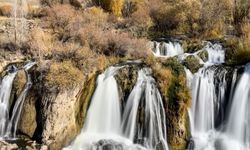 Muradiye Şelalesi sonbaharın renklerine büründü