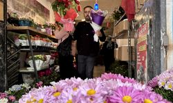 Nevşehir ve Kırşehir'deki çiçekçilerde '24 Kasım Öğretmenler Günü' yoğunluğu