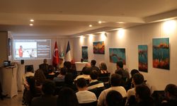 Oylum Höyük'teki arkeolojik kazılara ışık tutan 'Yenilenme Tepesi' podcasti YEE Paris'te tanıtıldı