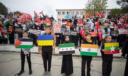 Sakarya'da öğrenciler 'Dünya Çocuk Hakları Günü'nde zulüm altındaki akranlarını andı