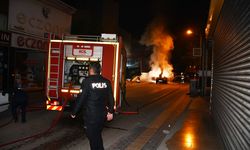 Samsun'da park halindeki otomobil yandı