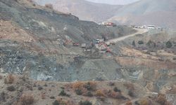 Sivas'ta demir madeni ocağında göçük altında kalan kişiyi arama çalışması sürüyor