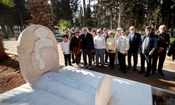 Sümerolog Muazzez İlmiye Çığ ölüm yıl dönümünde Mersin'deki mezarı başında anıldı