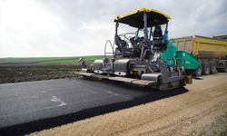 Tarım kenti Edirne'de köy yolları uzun ömürlü sıcak asfaltla yenileniyor