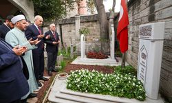 TBMM Başkanı Kurtulmuş, şair ve yazar Sezai Karakoç'un ile İlhan Varank'ın kabirlerini ziyaret etti