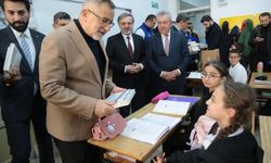 TDV, Kur'an-ı Kerim dersini seçen öğrencilere Kur'an ve dini eğitim kitapları hediye edecek