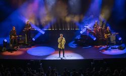 Teoman, Harbiye Cemil Topuzlu Açıkhava Tiyatrosu'nda konser verdi