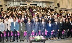 Ulaştırma ve Altyapı Bakanı Uraloğlu, Trabzon'da gençlerle bir araya geldi: