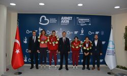 Uluslararası turnuvalarda dereceye giren Balıkesirli sporculara coşkulu karşılama