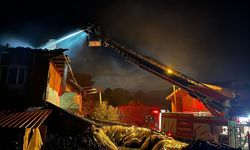 Uşak'ta yıldırım düşen evin çatısında çıkan yangın söndürüldü