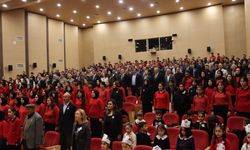 Van'da öğrenciler 'Atam ve Sonsuzluk' koreografisi oluşturdu