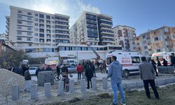 Van'da otoparkta çıkan yangın nedeniyle binada mahsur kalanlar ekiplerce kurtarıldı