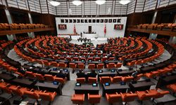 Yeni Vergi Paketi Yürürlükte: Araç Satışlarına Harç, Emlak Vergisine Tavan