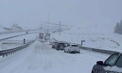 Diyarbakır–Mardin hattında kar alarmı: Ulaşım felç oldu, kazalar peş peşe yaşandı