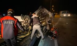 Afyonkarahisar'da köprü demirlerine çarpan otomobildeki 1 kişi öldü, 3 kişi yaralandı