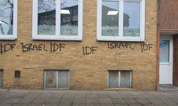 Almanya'da iki Türk camisine düzenlenen saldırıda duvarlara 'İsrail' ve 'IDF' yazıldı