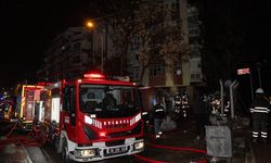 Ankara'da hurdalık alandan apartmana sıçrayan yangında 8 kişi dumandan etkilendi