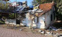 Antalya'da bir ev ve bahçesinden 2 kamyon çöp çıktı