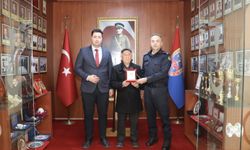 Burdur'da 91 yaşındaki hayırsever birikimini jandarmaya bağışladı