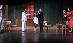Bursa Devlet Tiyatrosu 'Süt Kardeşler' oyununun prömiyerini yaptı