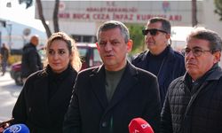 CHP Genel Başkanı Özel, İzmir'de tutuklu partilileri ziyaret etti
