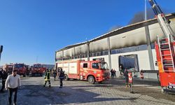 Denizli'de fabrika deposunda çıkan yangın söndürüldü