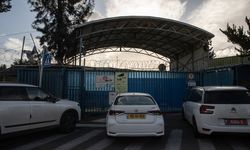 Doğu Kudüs'te baskın düzenlenen UNRWA merkezine İsrail bayrağı çekildi