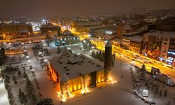 Erzurum'da beyaza bürünen tarihi yapılar havadan görüntülendi