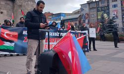 Erzurum'da sağlık çalışanları 108 haftadır Gazze için 'sessiz yürüyüş'lerini sürdürüyor