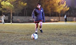 Hümeyra'nın sokaktan yeşil sahalara futbol hikayesi