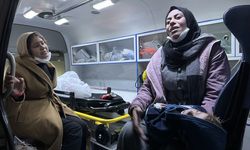 İlaç yetersizliğinden bir oğlunu kaybeden Gazzeli aile ambulans uçakla Türkiye'ye getiriliyor