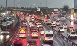 İstanbul'da haftanın ikinci iş gününde trafikte yoğunluk yaşanıyor