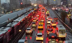 İstanbul'da haftanın ilk iş gününde trafik yoğunluğu yüzde 81'e çıktı