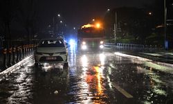 İstanbul'da sağanak hayatı olumsuz etkiledi